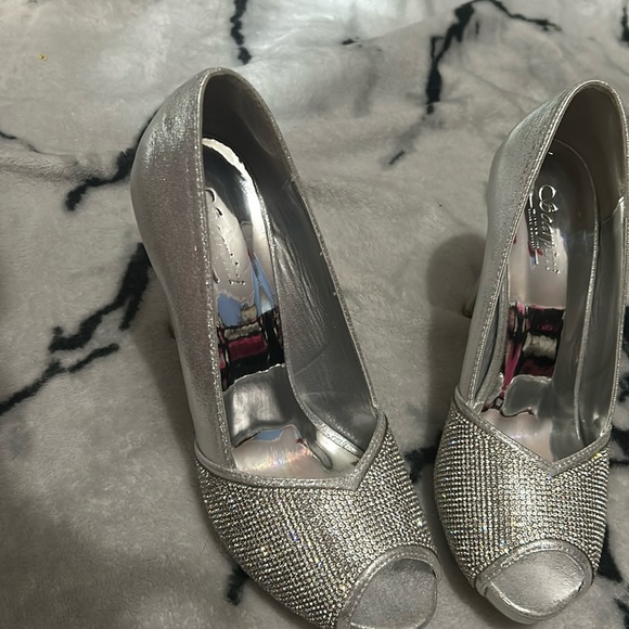 Silver high heels (size 7) - Picture 1 of 4